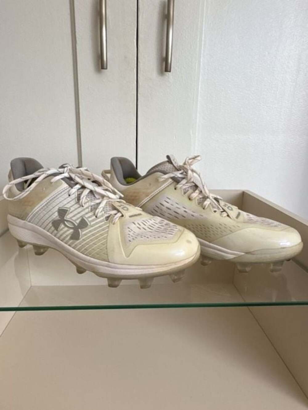 Under Armour Yard Low White Molded Baseball Cleats